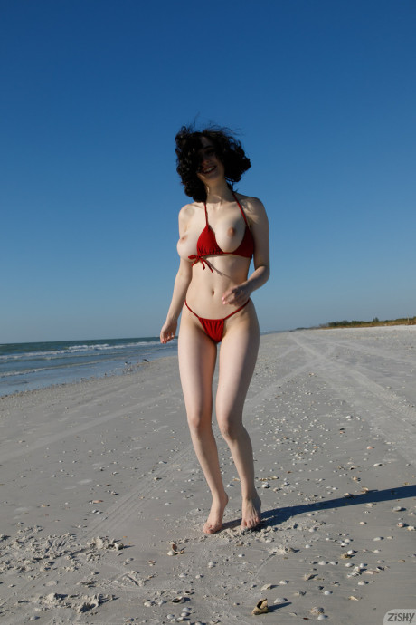 Cutie Giulia Wylde loses her bikini & exposes her monstrous boobies on the beach