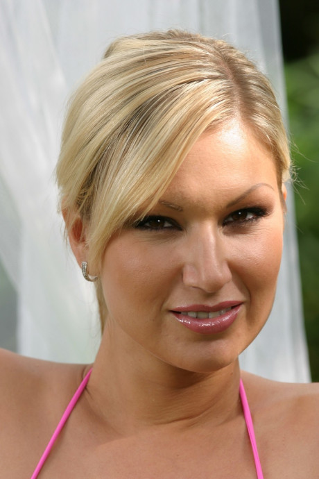 Young Dreams Carol Goldnerova