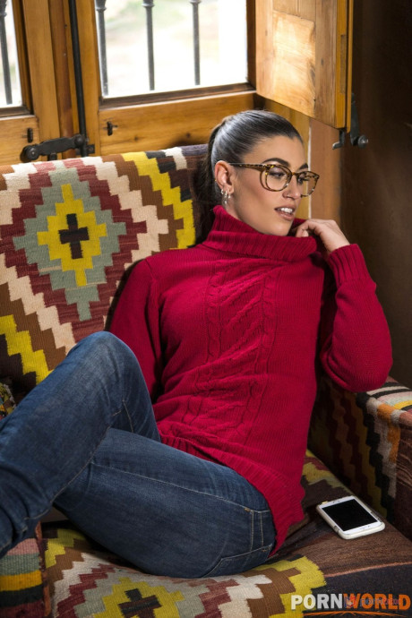 Wild nerdy teenie Julia Roca spreads her legs and gets her furry snatch dicked