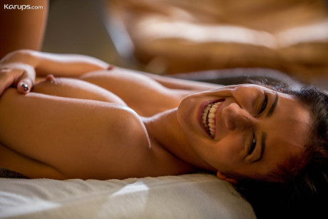 Skinny Darcia Lee shows her big breasts & masturbates during her bubble bath