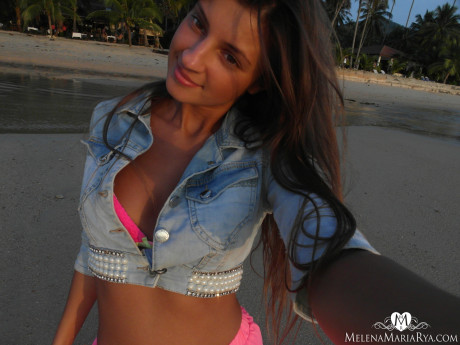 Melena Maria Rya Official Melena Tara