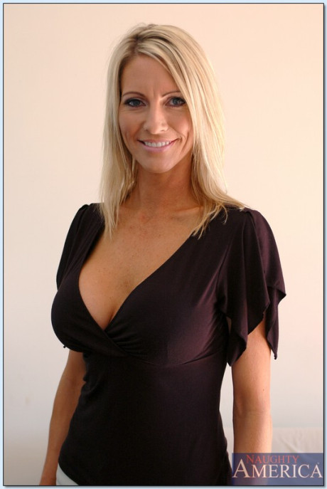 Dazzling MILF Emma Starr showing off booming breasts and shaved slit