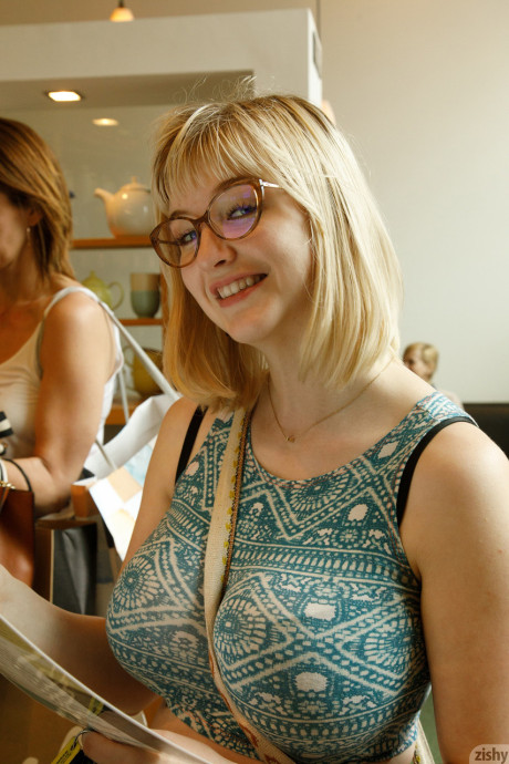 Zishy Vicky Chandler