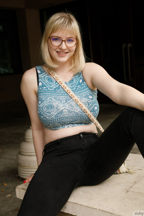 Zishy Vicky Chandler