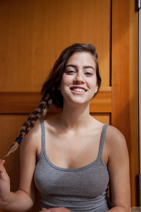 Teen girlfriend Marie Hogan flaunts her amazing boobies and delicious twat