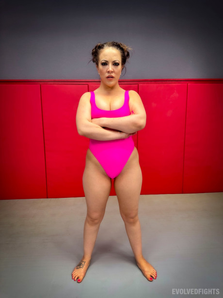 Evolved Fights AJ young Carmen Valentina