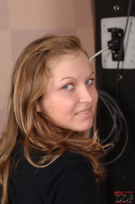Amateur Hungarian Lesperansa undresses to show off her huge titties & pussy