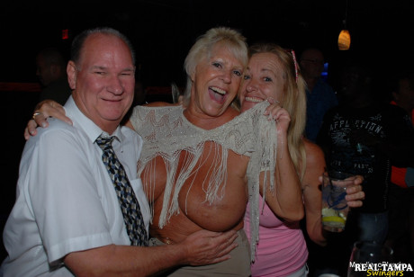 Real Tampa Swingers Mandi McGraw, Tracy suck