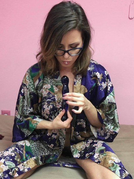 Slut chick Pass Helena Price