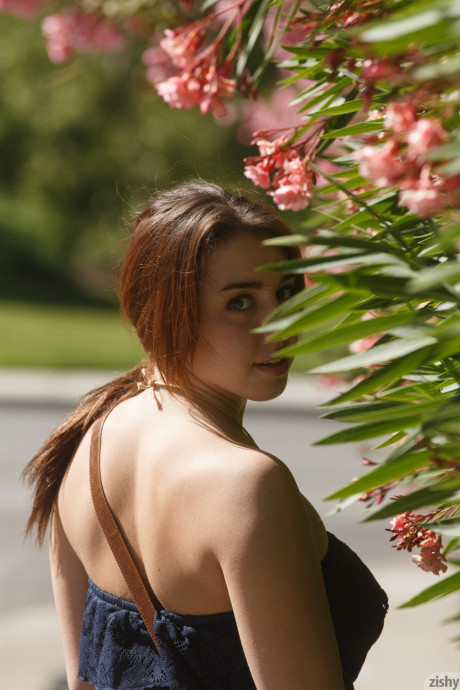 Young GF Lanie Morgan reveals monstrous natural breasts & booty in the park
