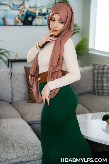 MYLF Juan Loco, Rebel Lynn