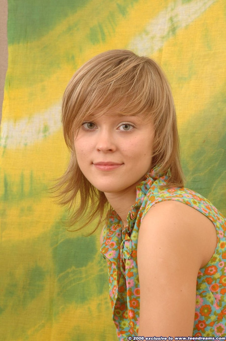 Tall teenie amateur Dasha strips and shows her hot body in front of the mirror