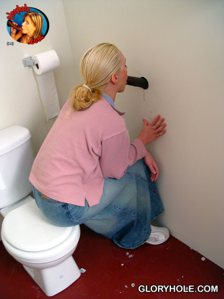 Blondy whore gf chick Jamie sits on the toilet and sucks a ebony gloryhole dong