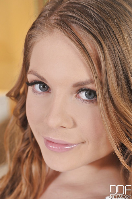 Petite babe Alessandra Jane revealing small young boobs and phat butt in bath