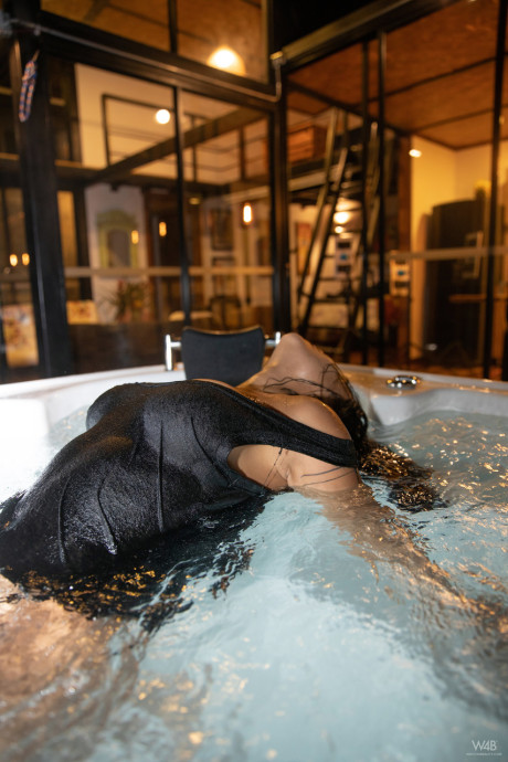 Watch 4 beauty Kaley Jones