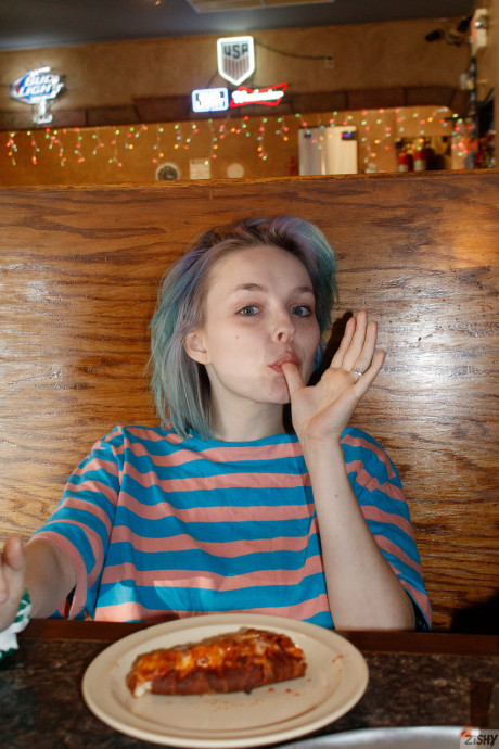Cute amateur Vonnie Bean flashes her natural huge boobies at a restaurant