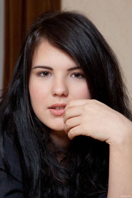 Chubby babe with small breasts Debora flaunts her juicy vagina on a bed