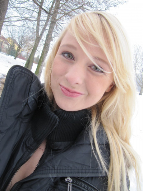 Ravishing sexy yellow-haired young Tonya shows her juicy tits & her pretty behind outdoors