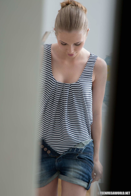 Cute young Kortny goes for a full service sensual massage session with bareback sex