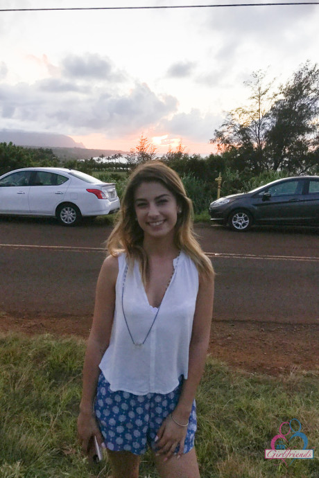 Amateur GF Kristen Scott flaunts her hot behind while posing on the beach