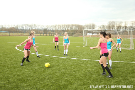 Soccer chicks show their bodies at the field before lesbian threesome in a shower