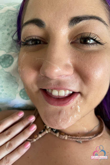 Amateur whore GF lady Lily Adams displays her bareback legs before taking a facial cumshot