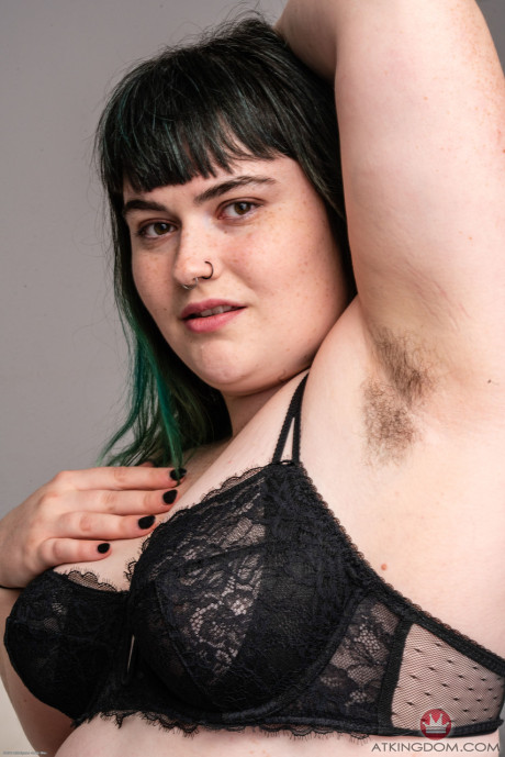 Chubby amateur Cece Lachey spreads her breathtaking bushy snatch up close