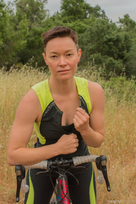 Amateur bicyclist Jiz Lee strips in nature and showcases her hairy body