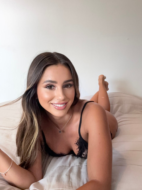 Solo model Luna Bianchi changes her underwear during naked action