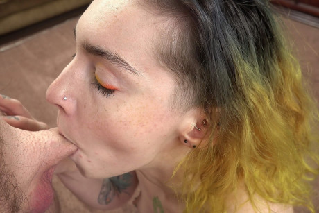 Bitch lady Pass Logan Drake, Mikaela