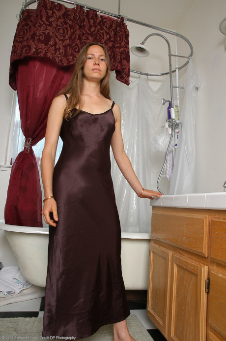 Amateur MILF Maddy doffs her bushy dress and flaunts her silky beaver