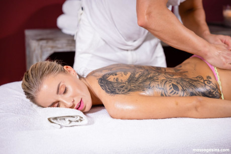 Massage Sins Ridge Crix, Lucky Bee